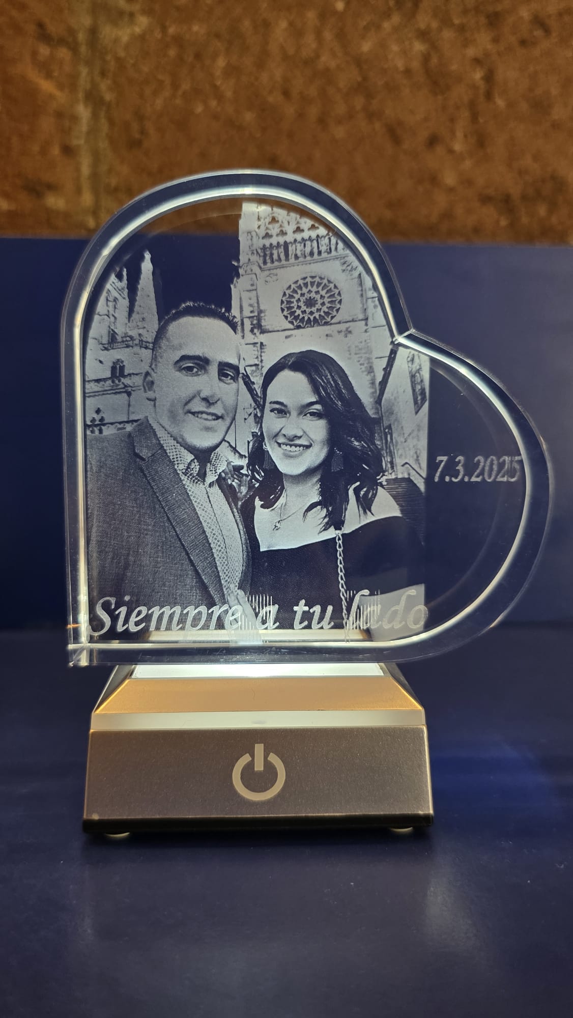 regalo-pareja-corazon-personalizado Cristal corazón personalizado 3D con fecha 7.3.2025 y frase Siempre a tu lado